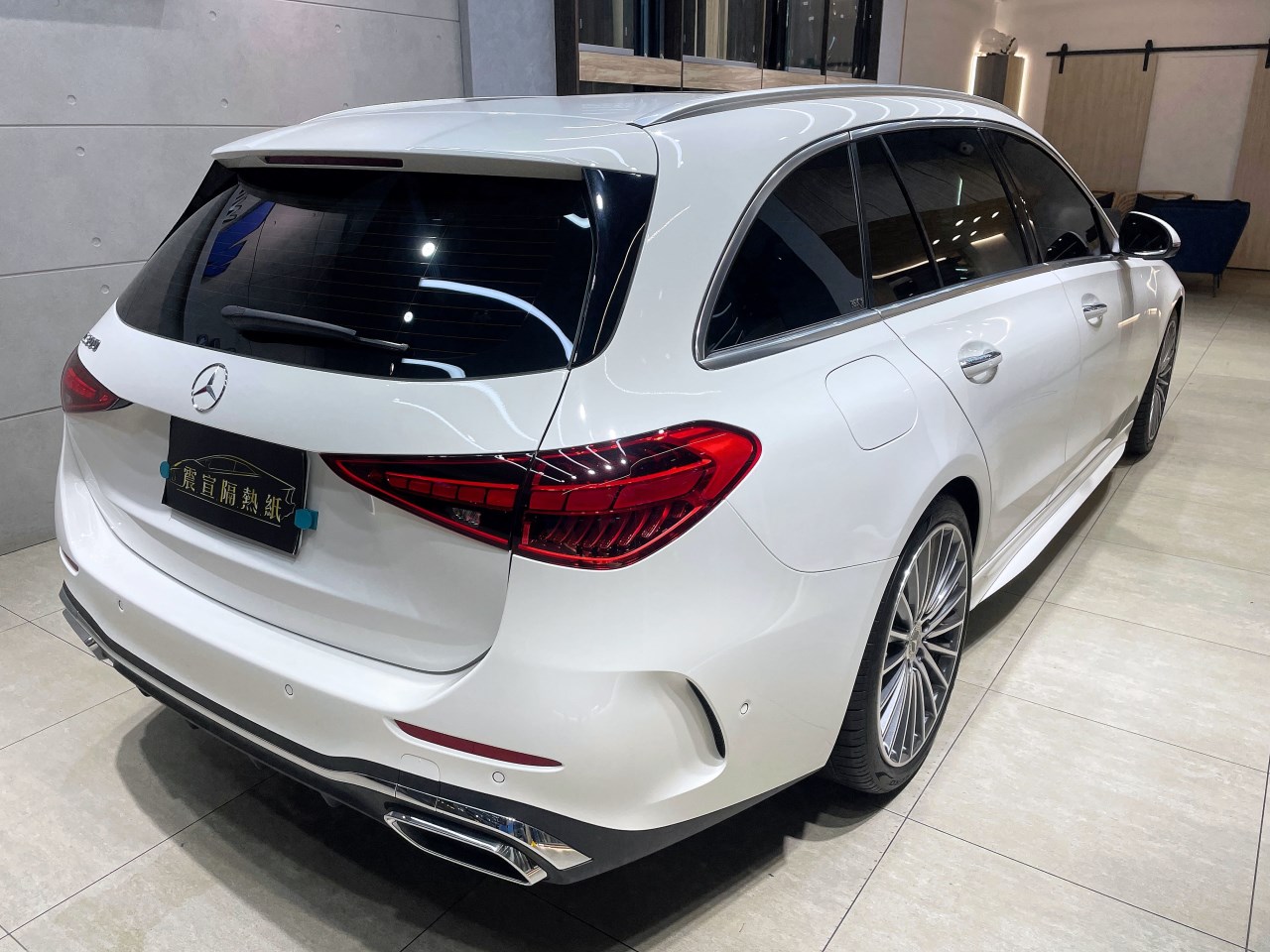 2024 M-Benz C-Class - 前擋FSK冰鑽F30搭配車身FSK冰鑽F20 - 新北震宣汽車隔熱紙