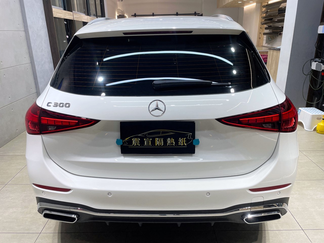2024 M-Benz C-Class - 前擋FSK冰鑽F30搭配車身FSK冰鑽F20 - 新北震宣汽車隔熱紙