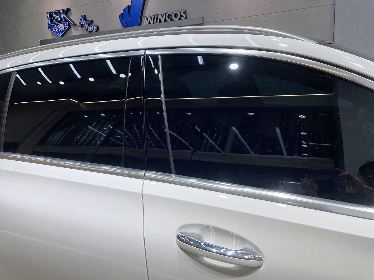 2024 M-Benz C-Class - 前擋FSK冰鑽F30搭配車身FSK冰鑽F20 - 新北震宣汽車隔熱紙