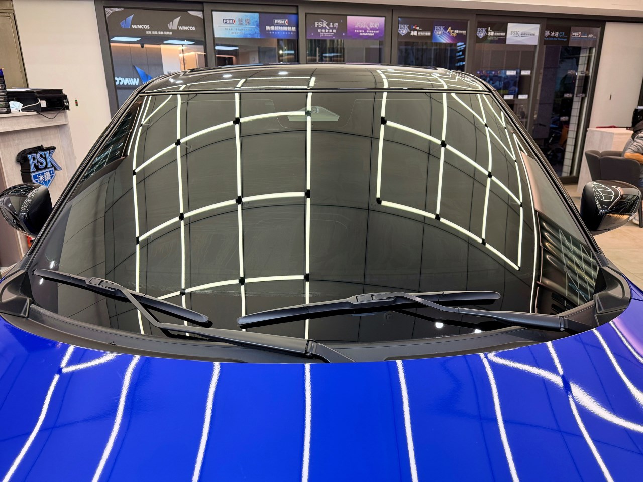 2024 Suzuki Swift- 前擋FSK冰鑽KT28搭配車身FSK冰鑽F20 - 新北震宣汽車隔熱紙