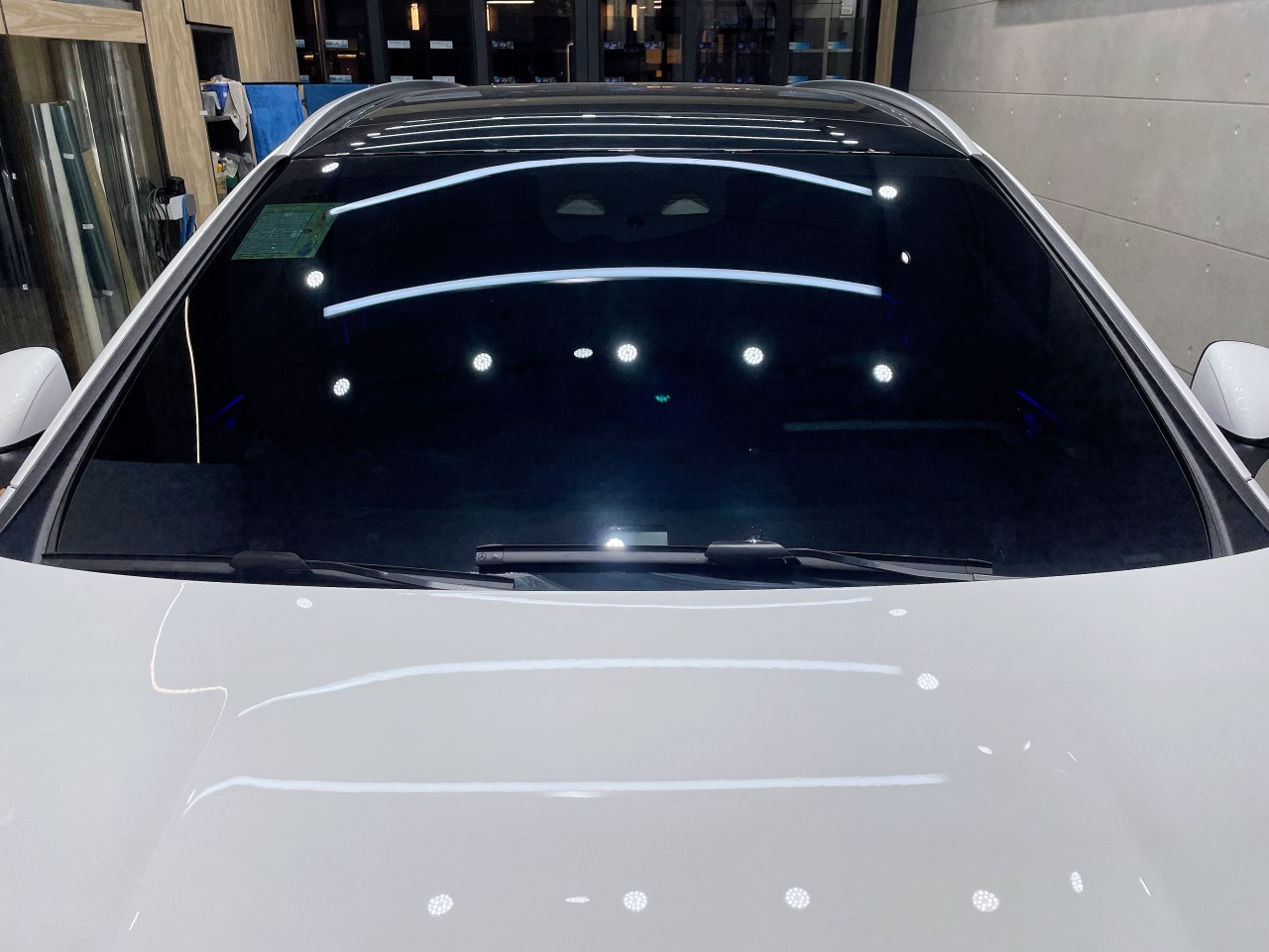 2024 M-Benz C-Class - 前擋FSK冰鑽F30搭配車身FSK冰鑽F20 - 新北震宣汽車隔熱紙