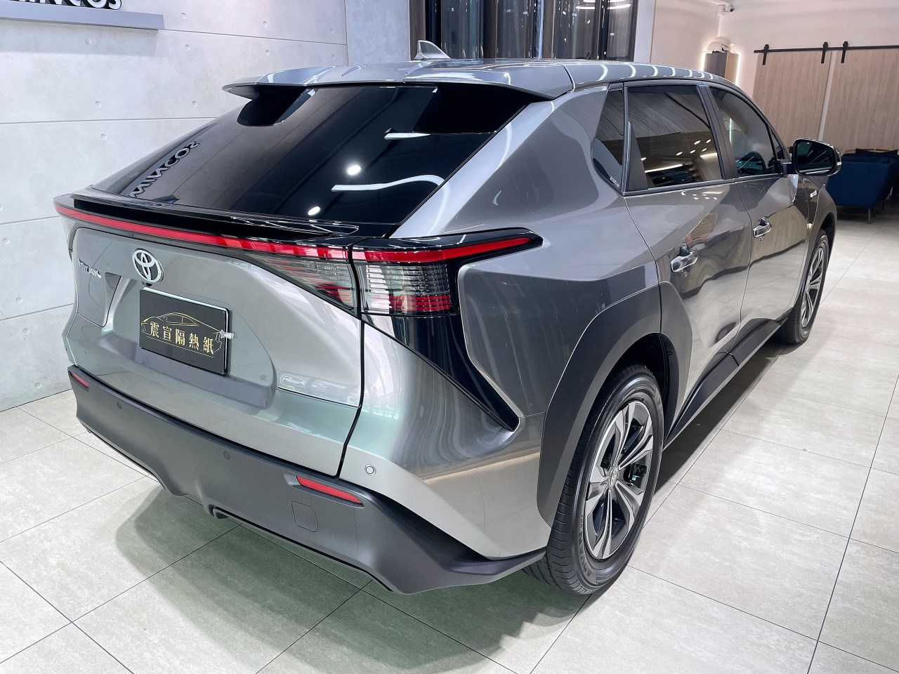 2023 Toyota bZ 4X - 前擋FSK冰鑽F70搭配車身FSK冰鑽F45- 新北震宣汽車隔熱紙