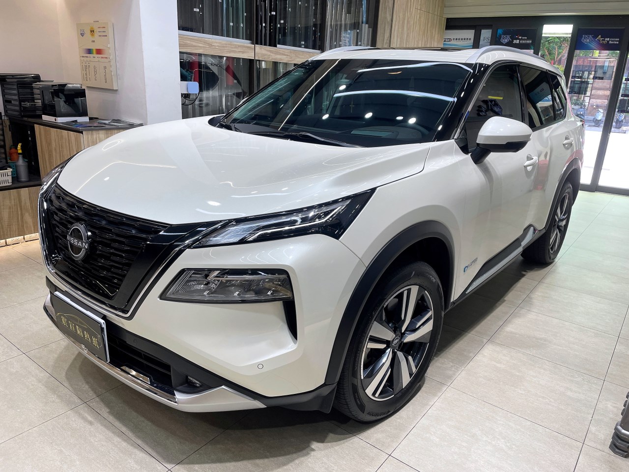 2023 Nissan X-Trail e-POWER - 前擋FSK冰鑽F60搭配車身FSK冰鑽F45.F30 - 新北震宣汽車隔熱紙