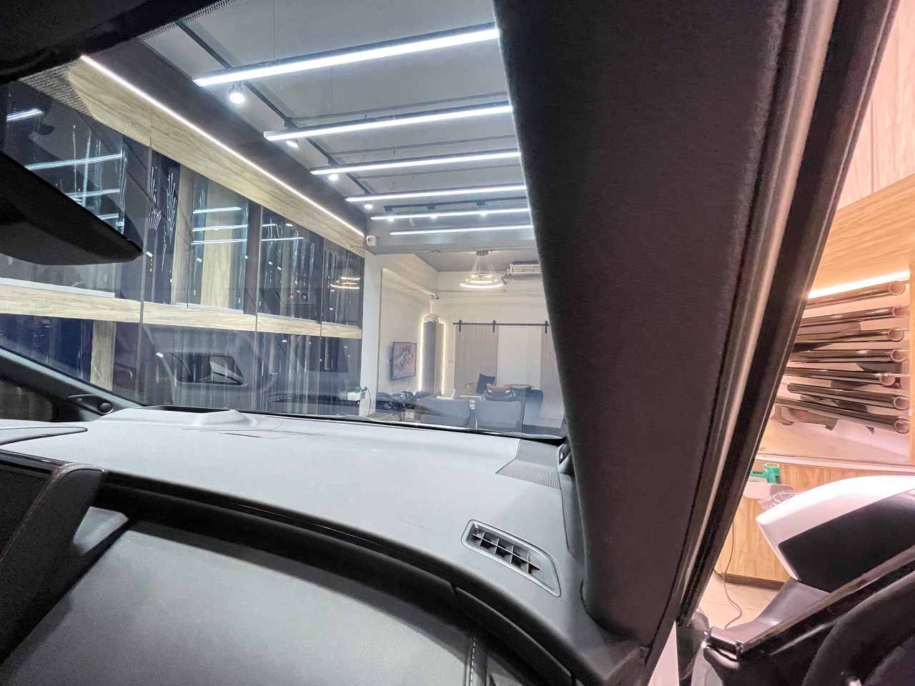 2024 Toyota Alphard - 前擋FSK冰鑽AT35搭配車身FSK冰鑽KT8 - 新北震宣汽車隔熱紙