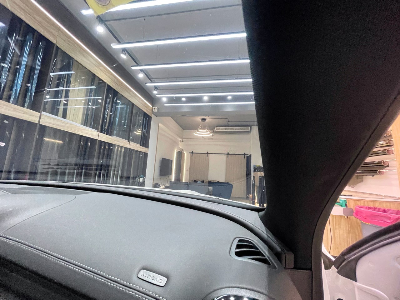 2024 M-Benz C-Class - 前擋FSK冰鑽F30搭配車身FSK冰鑽F20 - 新北震宣汽車隔熱紙