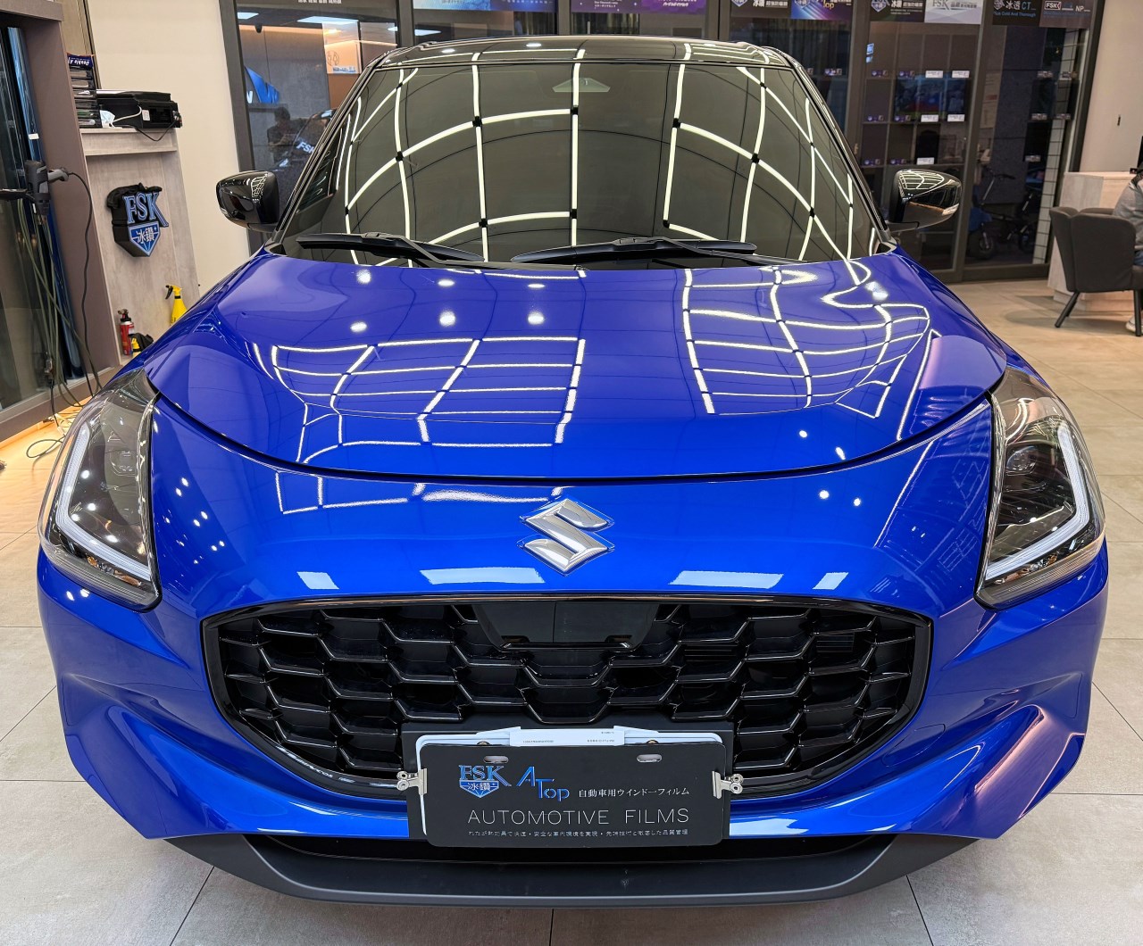 2024 Suzuki Swift- 前擋FSK冰鑽KT28搭配車身FSK冰鑽F20 - 新北震宣汽車隔熱紙