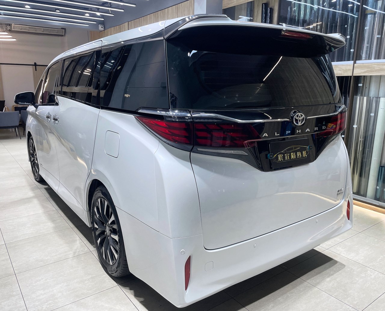 2024 Toyota Alphard - 前擋FSK冰鑽AT35搭配車身FSK冰鑽KT8 - 新北震宣汽車隔熱紙