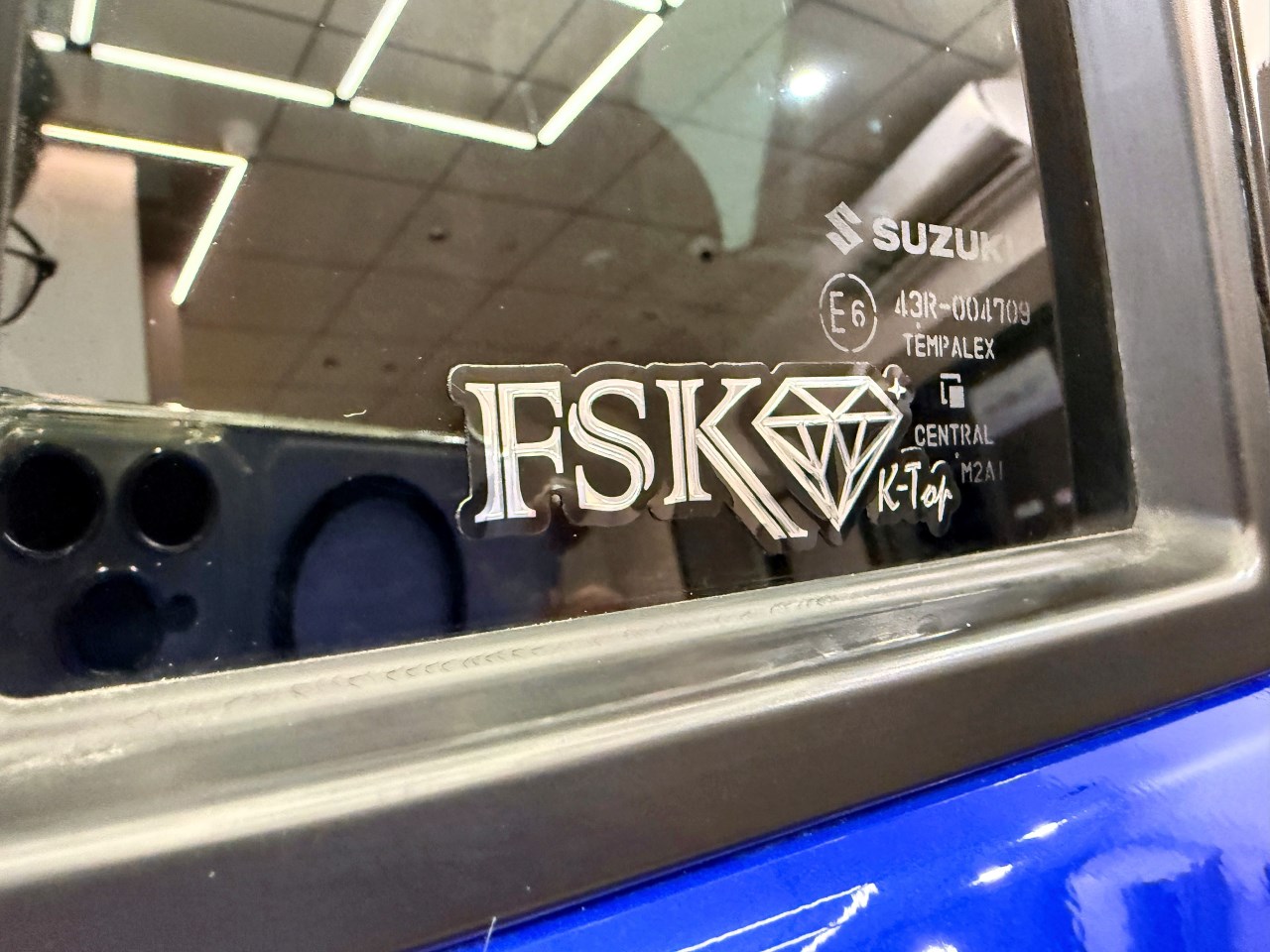 2024 Suzuki Swift- 前擋FSK冰鑽KT28搭配車身FSK冰鑽F20 - 新北震宣汽車隔熱紙