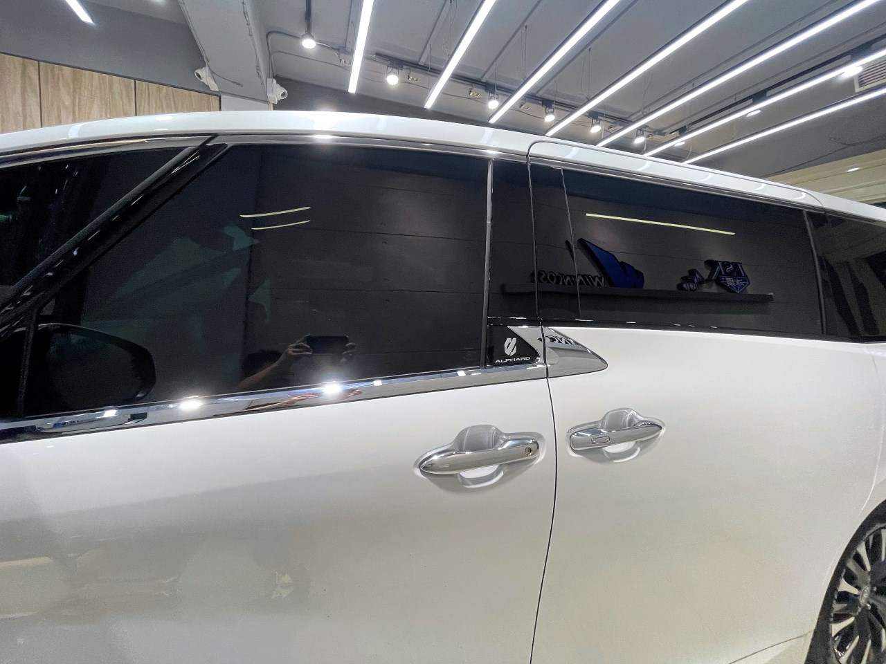 2024 Toyota Alphard - 前擋FSK冰鑽AT35搭配車身FSK冰鑽KT8 - 新北震宣汽車隔熱紙