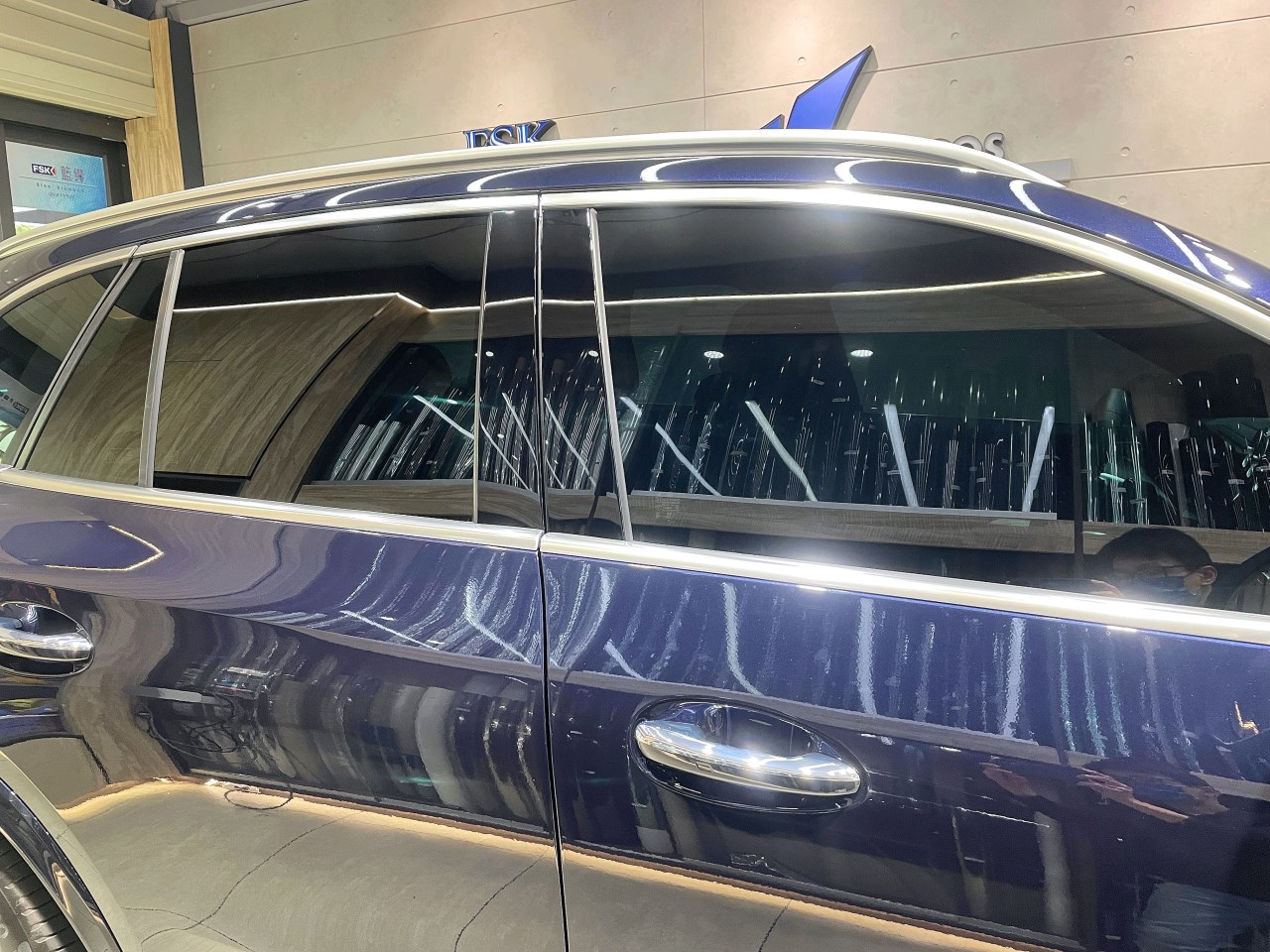 2024 Mercedes-Benz GLC-Class - 前擋FSK冰鑽AT35搭配車身FSK冰鑽F20.FX7 - 新北震宣汽車隔熱紙