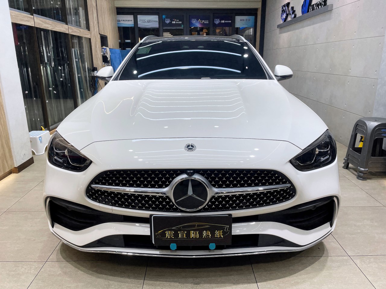 2024 M-Benz C-Class - 前擋FSK冰鑽F30搭配車身FSK冰鑽F20 - 新北震宣汽車隔熱紙