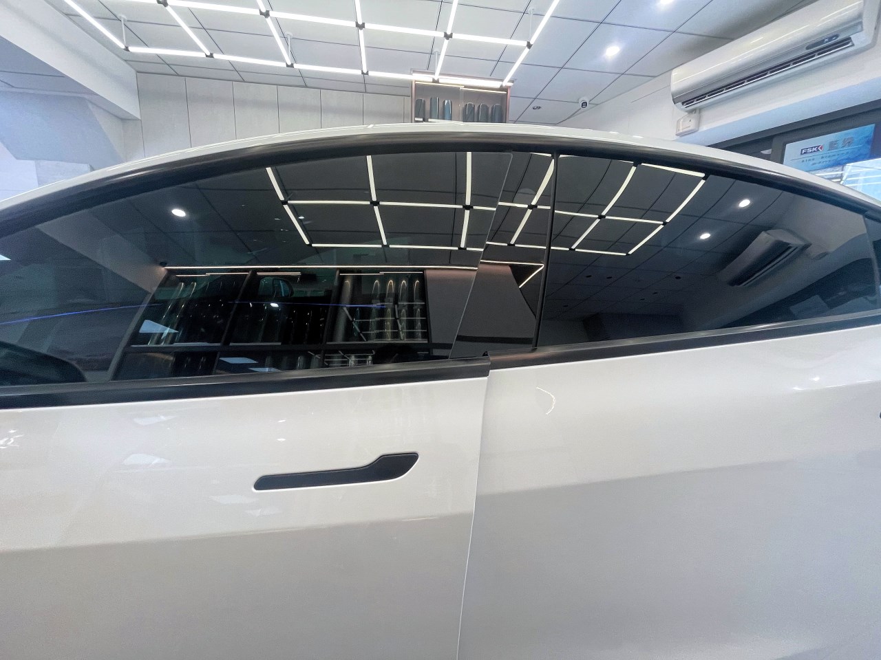 2024 Tesla Model 3 - 前擋FSK冰鑽AT35搭配車身FSK冰鑽F20.FX7 - 新北震宣板橋汽車隔熱紙