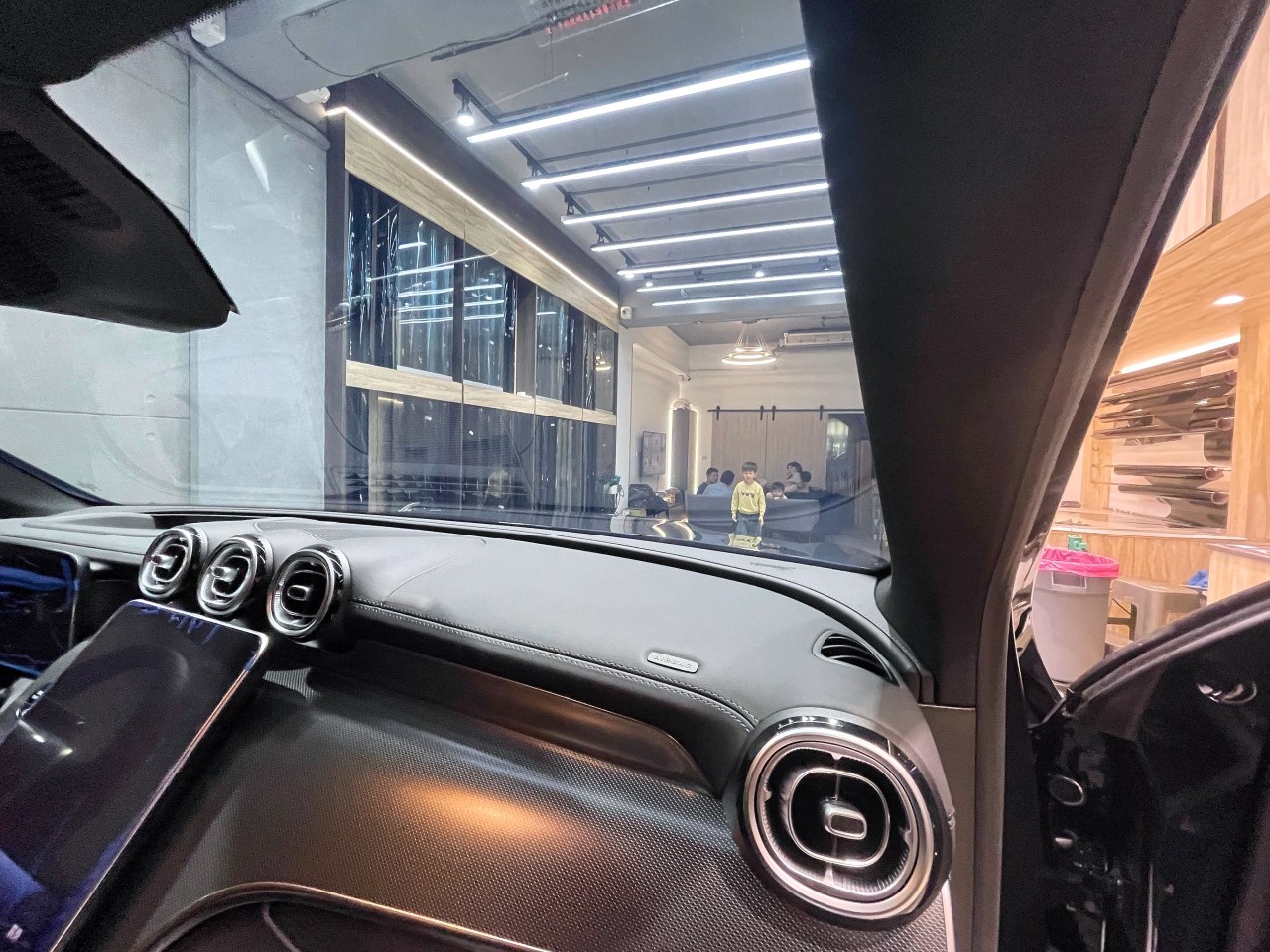 2024 Mercedes-Benz GLC-Class - 前擋FSK冰鑽AT35搭配車身FSK冰鑽F20.FX7 - 新北震宣汽車隔熱紙