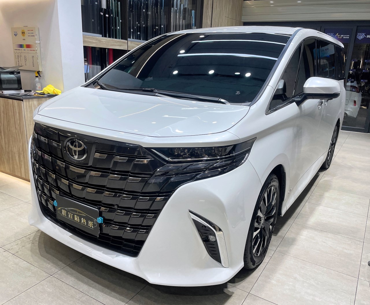 2024 Toyota Alphard - 前擋FSK冰鑽AT35搭配車身FSK冰鑽KT8 - 新北震宣汽車隔熱紙