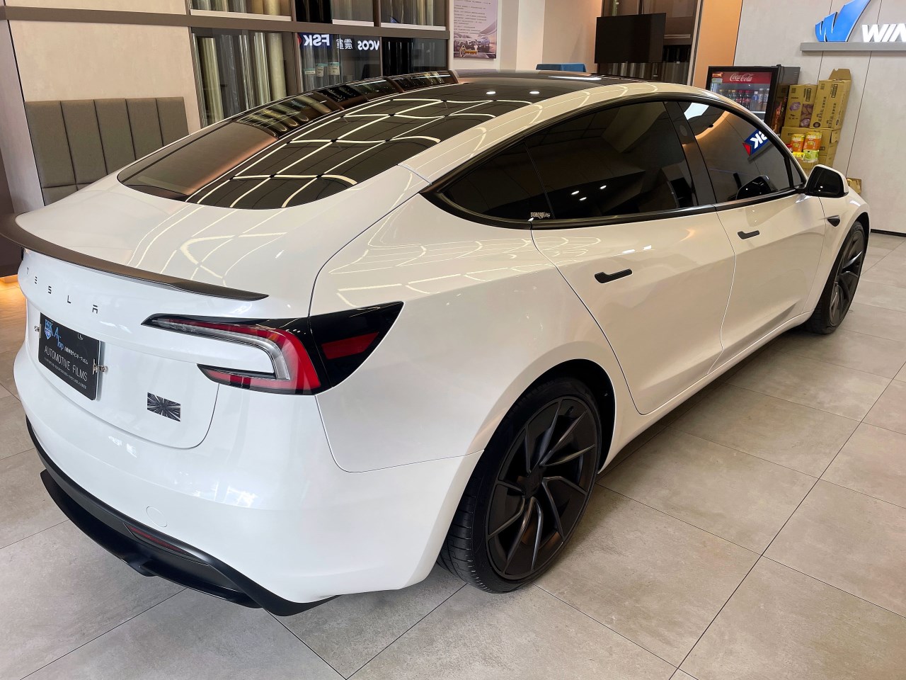 2024 Tesla Model 3 - 前擋FSK冰鑽AT35搭配車身FSK冰鑽F20.FX7 - 新北震宣板橋汽車隔熱紙