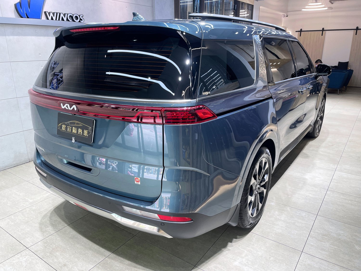 Kia Carnival前擋FSK AT35 搭配 車身FSK KT8
