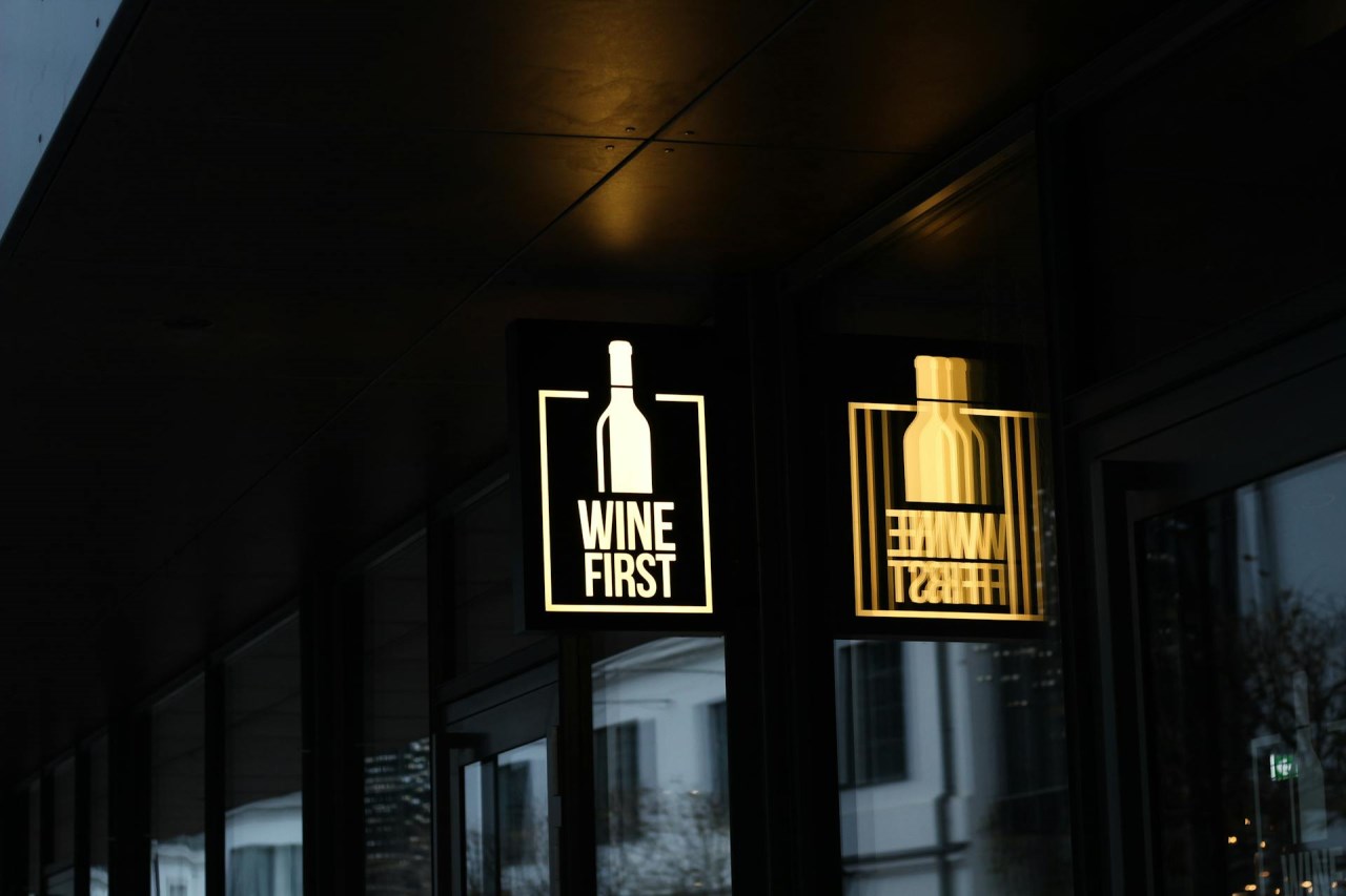 四、餐廳戶外招牌的8種設計美學:燈光的光影效果