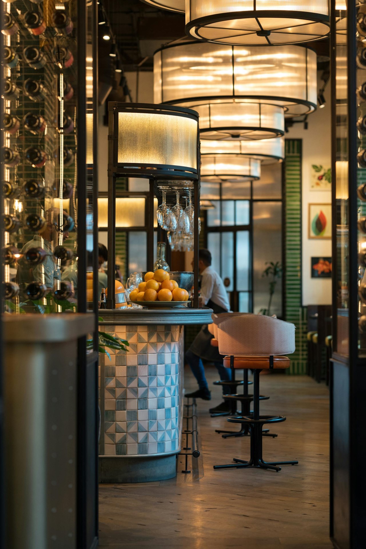 三、餐飲業混搭風格的材質選擇技巧