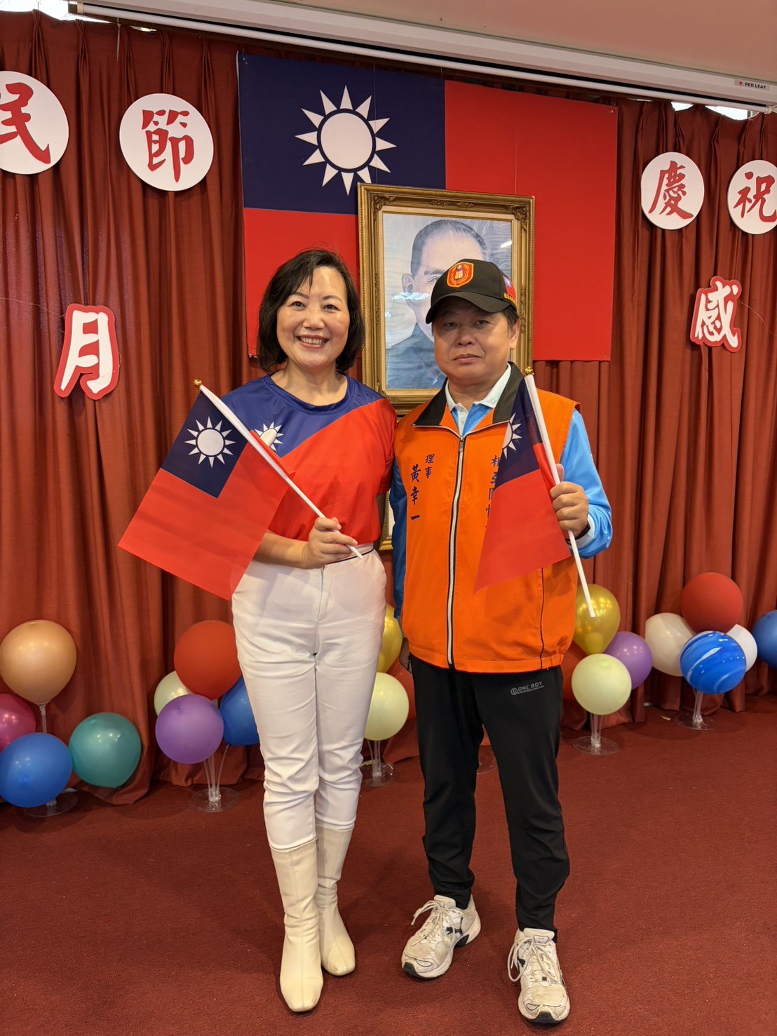 可能是一或多人和顯示的文字是「棒 र 新北市禁民服務處」的圖像